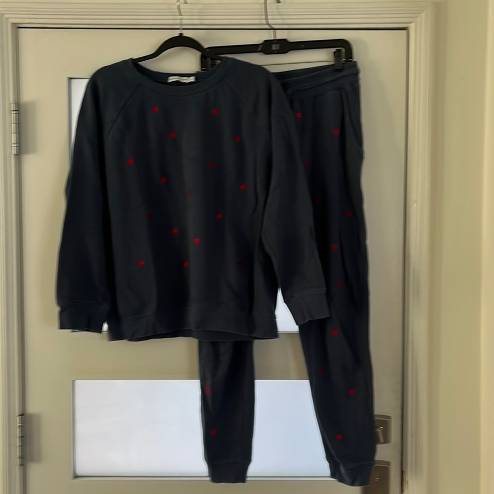 NAVY SWEATSUIT | Embroidered red hearts